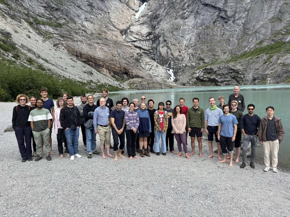 Summer-school participants together beside the lake at Briksdalen.